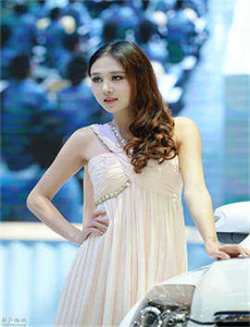 《奔驰女方晒视频:奇瑞司机不是老太》