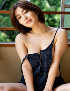 《美女裸身无档图片视频》