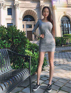 《金子美穗脱裙子》