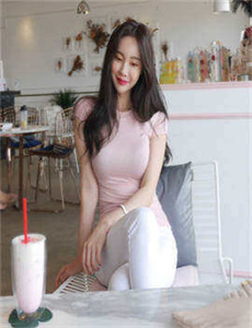 《王爷在书房含乳尖H女攻男受》